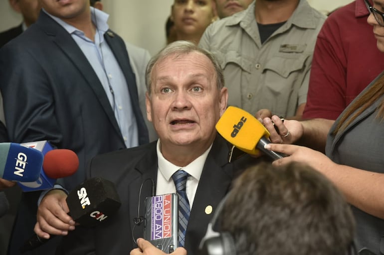 Mario Ferreiro renuncia a Asunción.