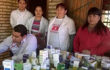 En época electoral muchos candidatos recurren a la práctica criolla de brindar "atención médica y entregar medicamentos".
