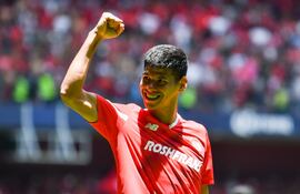 El paraguayo Robert Morales, jugador del Toluca, festeja un gol en la derrota contra Juárez por la tercera fecha del torneo Apertura 2023 del fútbol mexicano.