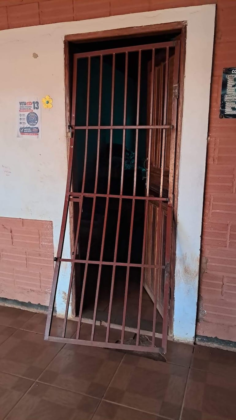 La reja del depósito del Colegio Don Florencio Acevedo, de Pedro Juan Caballero, donde se encontraban los víveres, fue forzada por los ladrones.