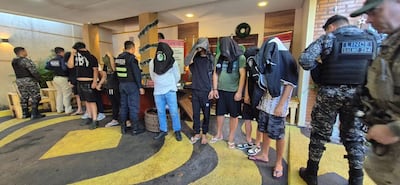 Los aprehendidos fueron trasladados a la base de Comando Tripartito de la Policía Nacional.