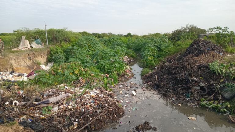 Arroyo Moroti, a metros de la Costanera Sur, en Asunción.