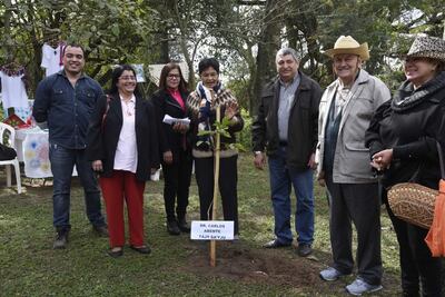 La Asociación Cultural Takuare’ê presentará arbolitos en homenaje a  artistas.