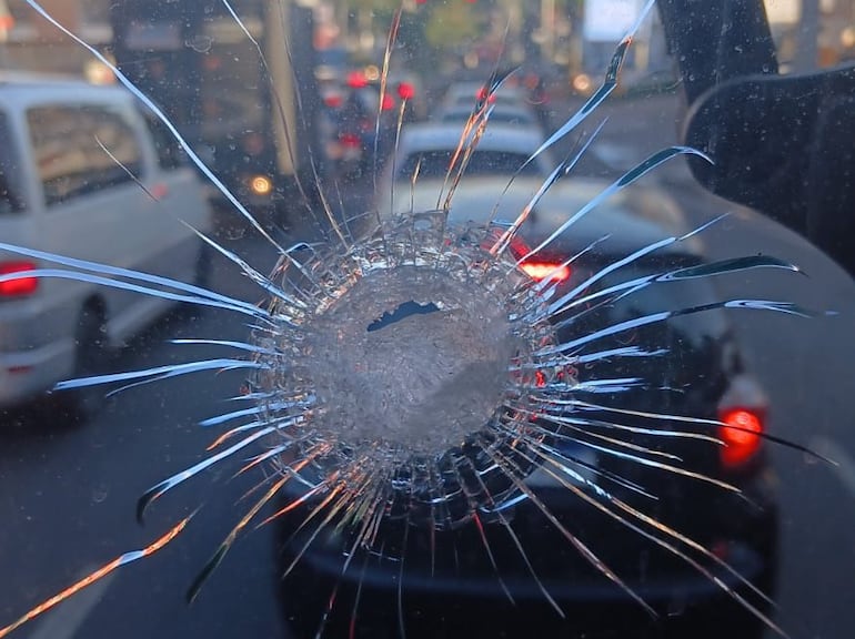 MOPC revela que 35 buses fueron vandalizados con ataques