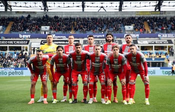 El equipo de Cremonese, con la inclusión de Antonio "Toni" Sanabria, en su visita al Parma , por la jornada 30 de la Serie A de Italia.