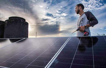 Por primera vez en 2025 una tecnología renovable, la solar fotovoltaica, fue la que más aportó para cubrir el incremento de la demanda de energía en el mundo. (archivo)