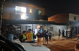 Tres hombres armados irrumpieron en una casa y robaron una caja fuerte en Villa Elisa.