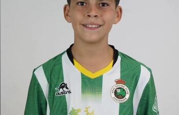 Guillermo Bastian Stegen, joven jugador paraguayo que deslumbra en Racing de Santander en España.