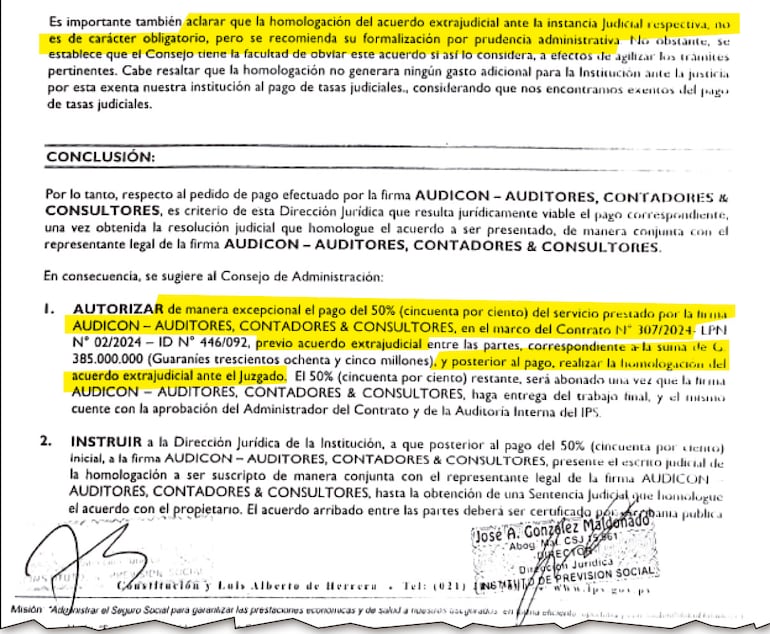 Dictamen firmado por el director jurídico González Maldonado y la jefa Gómez de la Fuente en el cual recomendaban el pago de G. 385 millones del rubro 915 antes de la homologación del acuerdo extrajudicial.