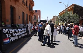 Los salarios y jubilaciones presionan al Tesoro por mayores recursos genuinos.