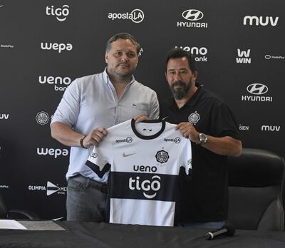 El presidente de Olimpia, Rodrigo "Coto" Nogués en la presentación del nuevo entrenador franjeado, Pablo "Vitamina" Sánchez, en la Villa Olimpia
