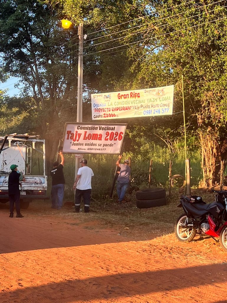Los vecinos organizan la rifa de una motocicleta para mejorar las calles de Tajy Loma y Cuatro Bocas del distrito de Carapeguá.