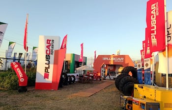 Stand de Pluscar Repuestos montado en Expo Pioneros, que se realiza en Loma Plata.