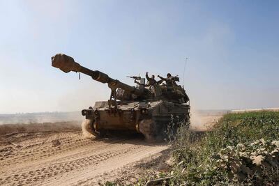 Un tanque israelí cerca de la frontera con la Franja de Gaza, este viernes.
