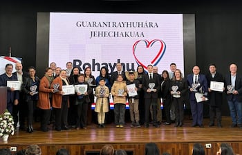 Imagen del acto de entrega del reconocimiento Rohayhu Che Ñe'e, que tendrá una nueva edición este martes 25 de agosto.
