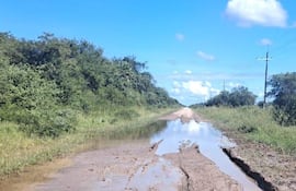 Camino de tierra para llegar a Fuerte Olimpo.