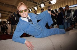 El presentador de los Óscar, Conan O'Brien, posa para una foto después de desplegar la alfombra roja para la 98.ª ceremonia anual de los Premios de la Academia en el Teatro Dolby de Ovation Hollywood en Los Ángeles, California, EE. UU. (EFE/EPA/CHRIS TORRES)