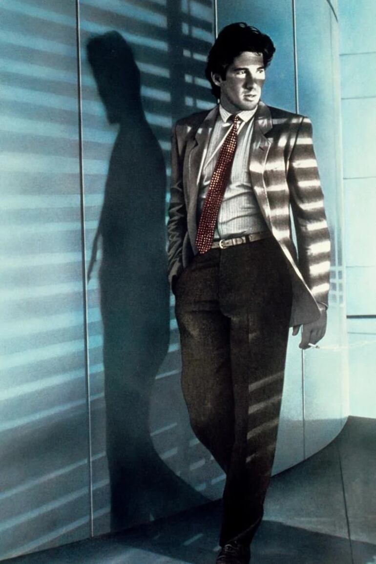 “Power suite”: Nombre que se le dio al estilo de traje que creó Armani para que lo use Richard Gere en el mítico filme de los años 80, American Gigolo. 