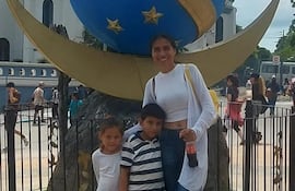 Deisy junto a dus hijos Aranza Alely Guerrero
Jesus Daniel Guerrero.