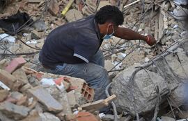El número de fallecidos en los potentes terremotos que sacudieron Venezuela el mes pasado ascendió a 5.398, según cifras oficiales.