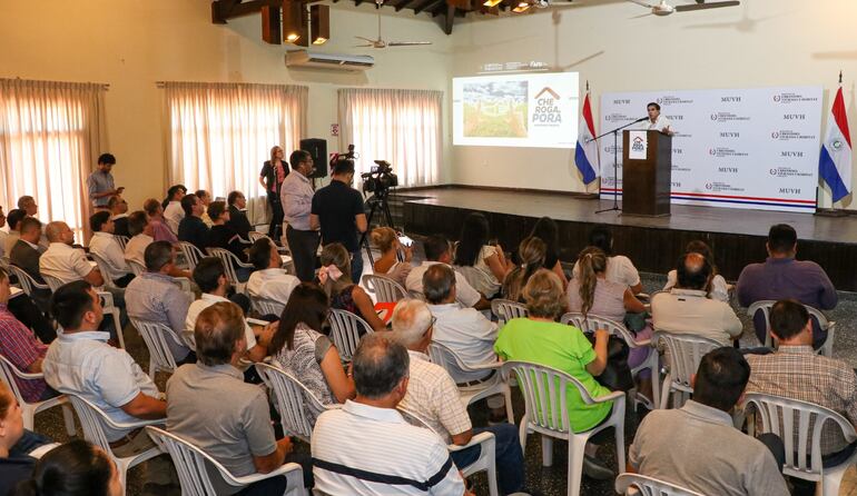 Varias personas participaron en la jornada de capacitación del programa "Che Róga Póra".