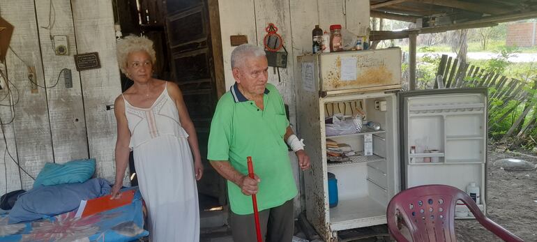 Don Rigoberto Olmedo, en compañia de una de sus hijas