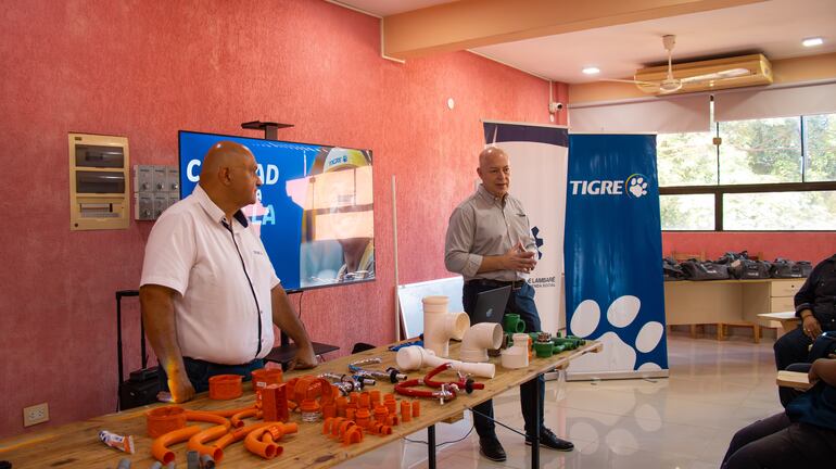 Tigre celebra la culminación de la primera edición de su programa educativo en el país.