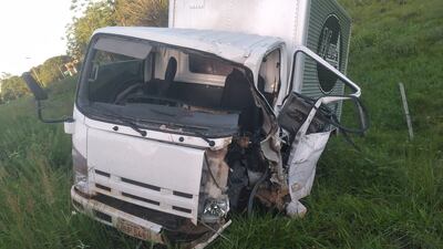 Un herido deja choque de un camioncito contra columna.