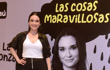 La actriz paraguaya Lali González sube al escenario del Teatro Municipal Ignacio A. Pane con la obra teatral "Las cosas maravillosas".