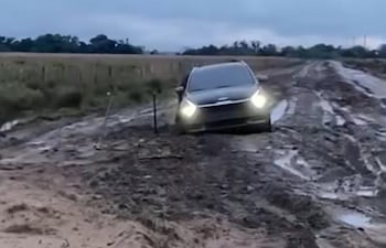 El tramo que une Laureles- Yabebyry se encuentra en pésimas condiciones.