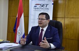 El viceministro de Tributación, Óscar Orué, es el candidato a director nacional de la DNIT.