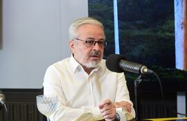 El exsenador Jorge Querey, en los estudios de ABC Cardinal en la mañana de este sábado 15 de junio.