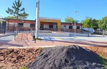 La obra de la Unidad de Salud Familiar (USF) permanece paralizada en la compañía Potrero Arce, distrito de Acahay.