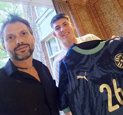 Luis Antonio Vidal Velázquez, presidente de Recoleta, en compañía de Lucas Ramón Romero, integrante de la selección paraguaya, con grandes posibilidades de competir en la Copa del Mundo Norteamérica 2026.
