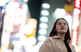 Esta fotografía, tomada el 1 de marzo de 2026, muestra a Kazane Kajiya, de 29 años, posando para una foto después de una entrevista con AFP en Yokohama.