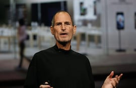 Fotografía de archivo: el CEO de Apple, Steve Jobs, aparece en un evento especial para medios de la compañía para presentar la segunda generación del iPad en el Yerba Buena Center for the Arts, en San Francisco, el 2 de marzo de 2011.