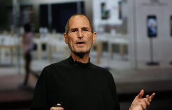 Fotografía de archivo. El CEO de Apple, Steve Jobs, aparece durante un evento especial de la compañía para presentar la segunda generación del iPad, en el Yerba Buena Center for the Arts, en San Francisco, el 2 de marzo de 2011.