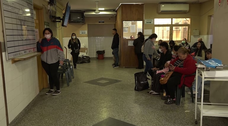 Conseguir desde una tira reactiva para análisis clínicos hasta un fármaco antihipertensivo básico se ha convertido en una travesía diaria. Foto: captura de pantalla.