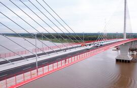 El puente Héroes del Chaco demandó una inversión de G. 928.062 millones (US$ 128,9 millones), por lo que se espera que traiga consigo el desarrollo del país.