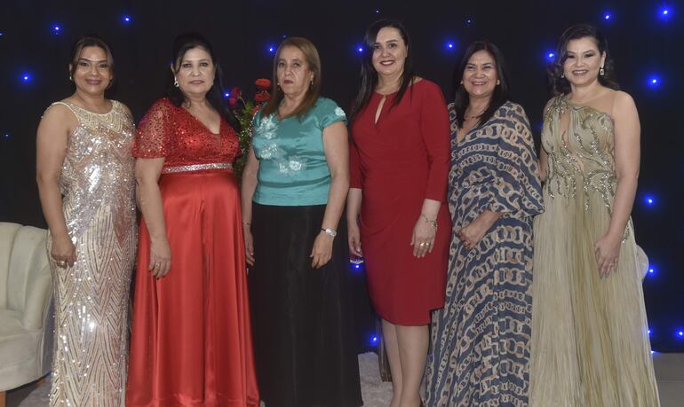 Elisa de Romero, Clara de Espinola, Blanca de Giménez, Gloria de Olmedo, Rita Marecos de Garay y Loudes de Picagua.