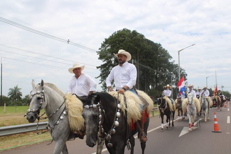 La fe unió a jinetes de todo el país en su homenaje a la Virgen de Caacupé.