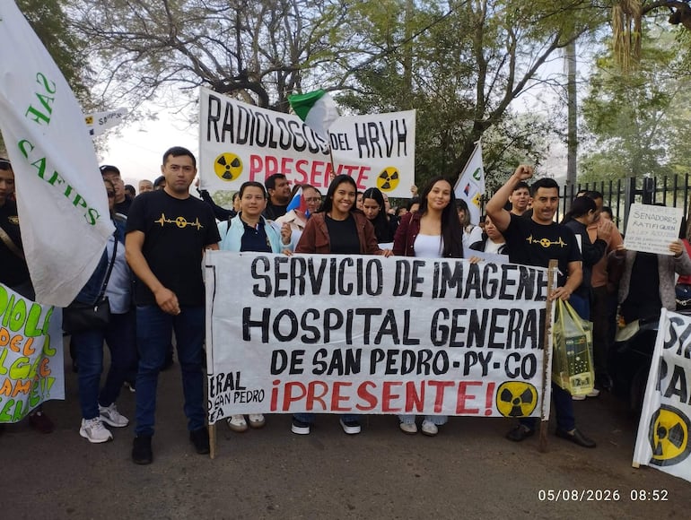 Radiólogos aguardaron el resultado de la sesión del Senado sobre la objeción parcial del Poder Ejecutivo sobre la ley de radiólogía.