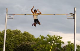Armand Duplantis (26 años), el mejor atleta del mundo en la actualidad en salto con garrocha.