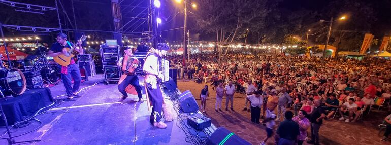 Grupo Irundy uno de los artistas internacionales que estaran presente en esta edición del Festival Internacional del Batiburrillo, Siriki y Chorizo Sanjuanino.