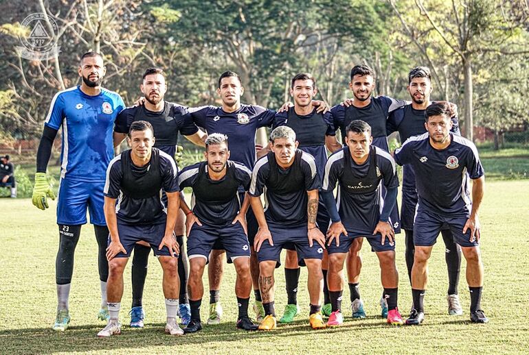 Componentes del equipo titular de Resistencia Sport Club.