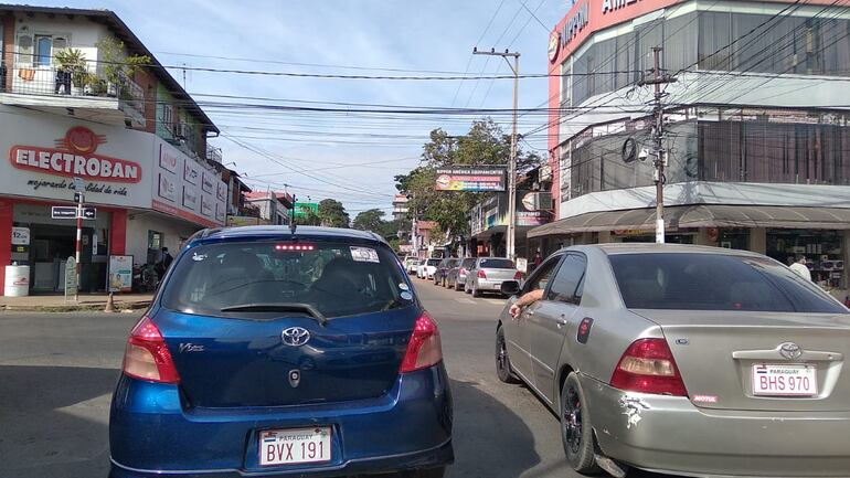 Tránsito afectado en San Lorenzo por la falta de agentes.