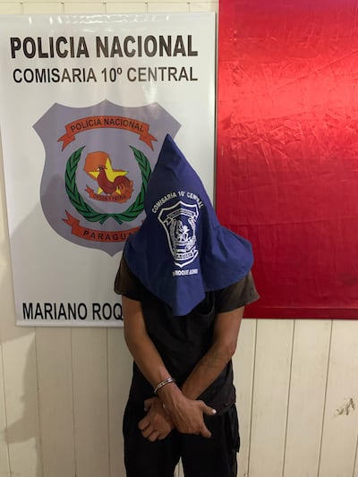 Detienen a hombre con frondosos antecedentes tras asalto en parada de colectivo.