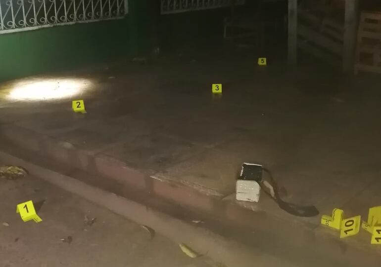 Los peritos hallaron nueve vainillas servidas de pistola 9 milímetros.