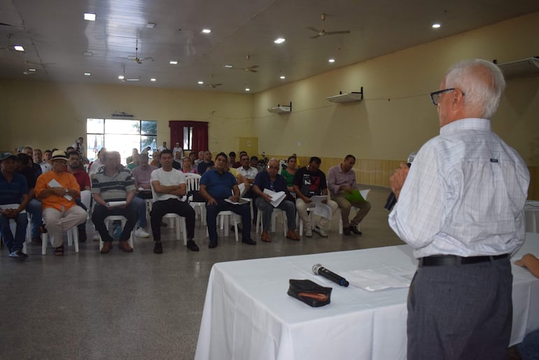 La asamblea fue presidida por el doctor Ángel Cabello.