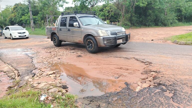 Hay sectores donde el pavimento prácticamente desapareció.